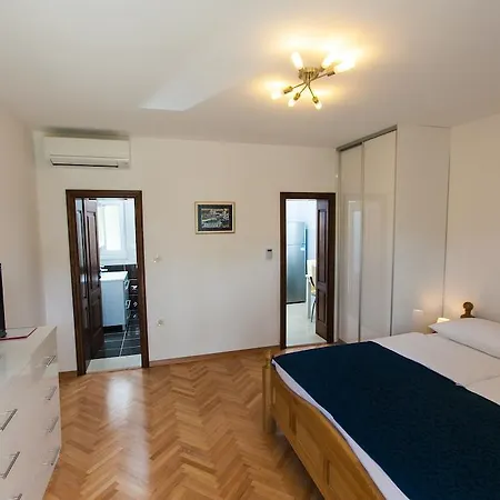 Apartament Ursic *