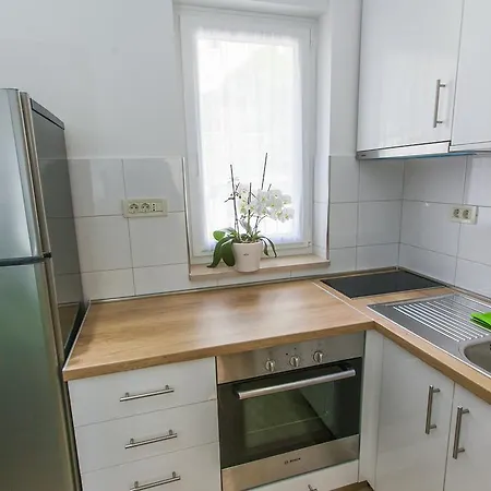 Ursić Apartament *