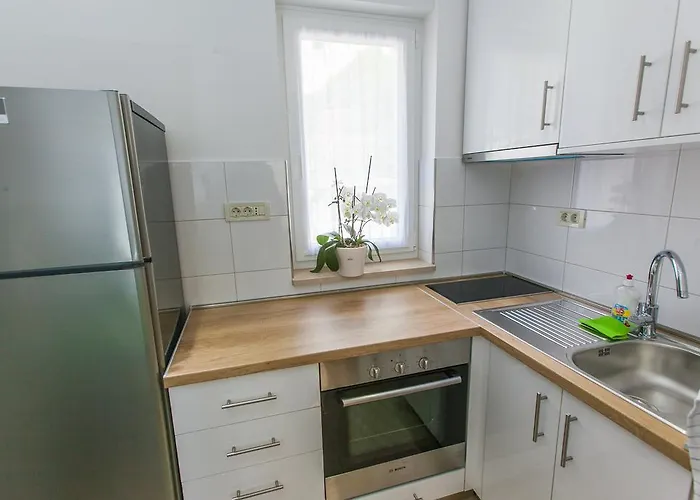 Apartmani Ursic Apartment *